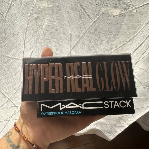 MAC Flash and Awe Hyper Real Glow Palette Review & Swatches 1. M·A·CSTACK WATERPROOF MASCARA 2. HYPER REAL GLOW PALETTE / FLASH + AWE